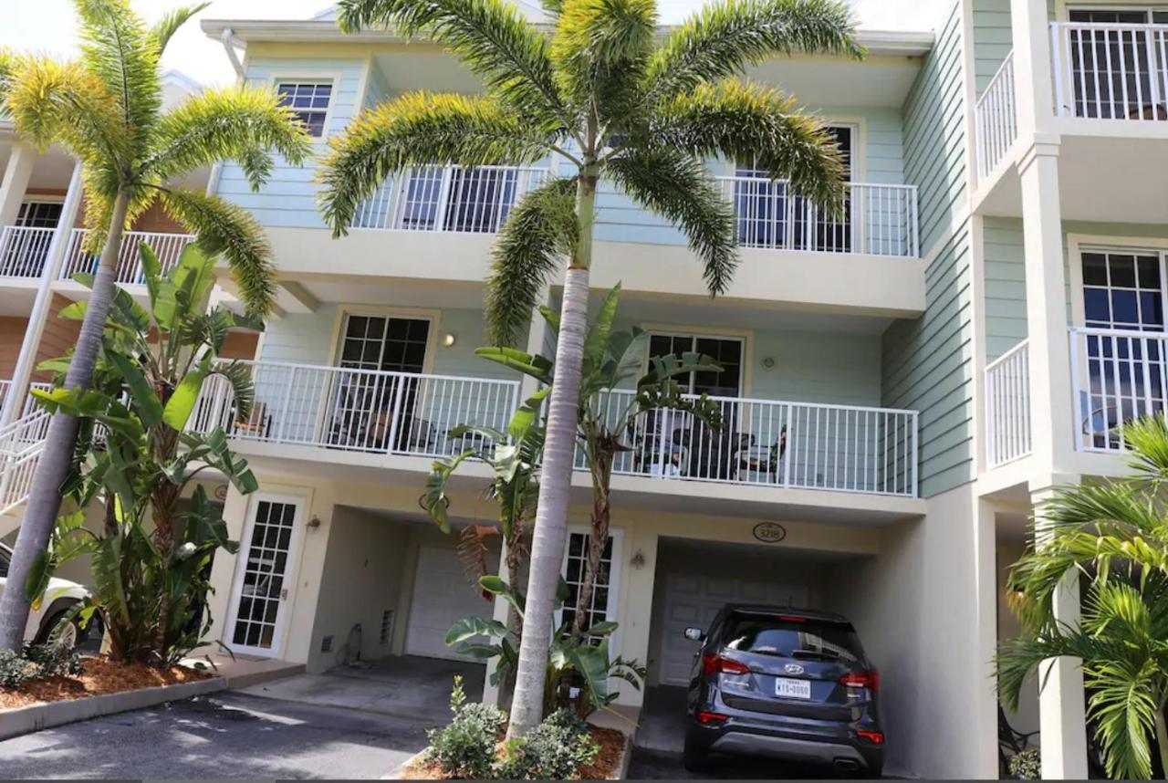 Beautiful New Luxury Townhome With Private Beach And Swimming Pools Ruskin Exterior foto