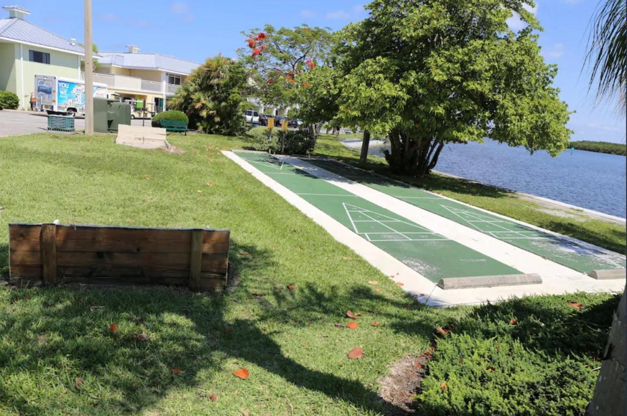 Beautiful New Luxury Townhome With Private Beach And Swimming Pools Ruskin Exterior foto