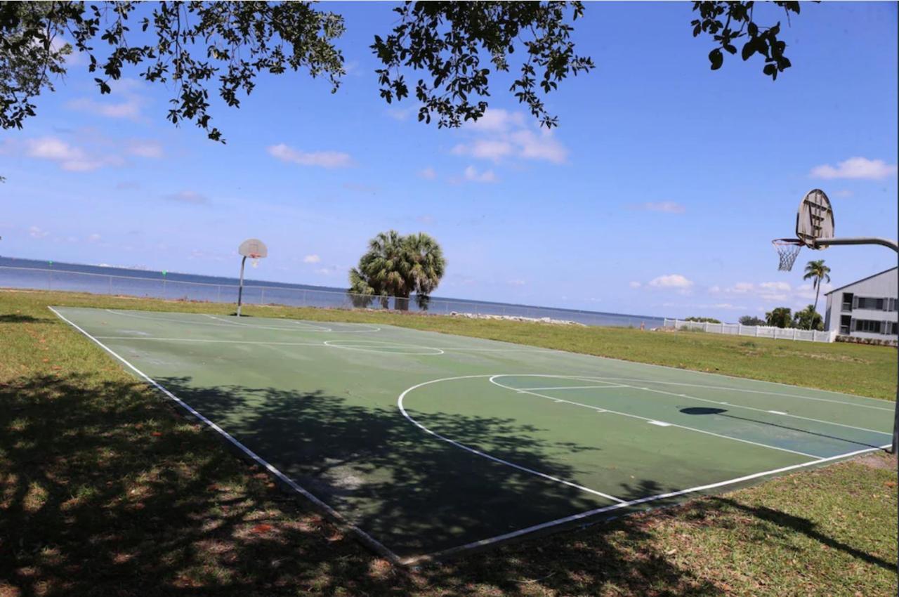 Beautiful New Luxury Townhome With Private Beach And Swimming Pools Ruskin Exterior foto