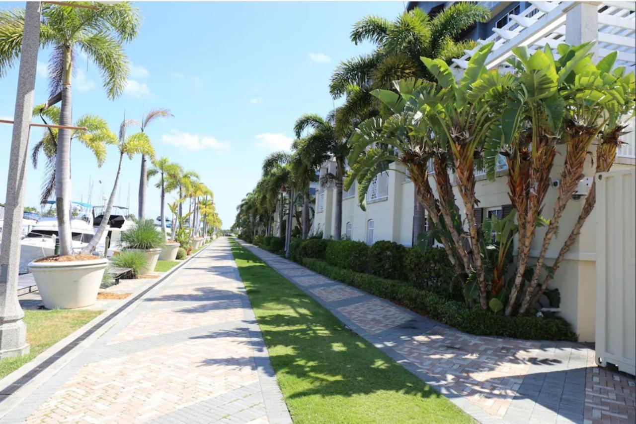 Beautiful New Luxury Townhome With Private Beach And Swimming Pools Ruskin Exterior foto