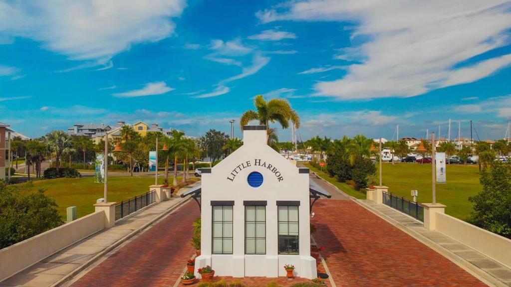 Beautiful New Luxury Townhome With Private Beach And Swimming Pools Ruskin Exterior foto
