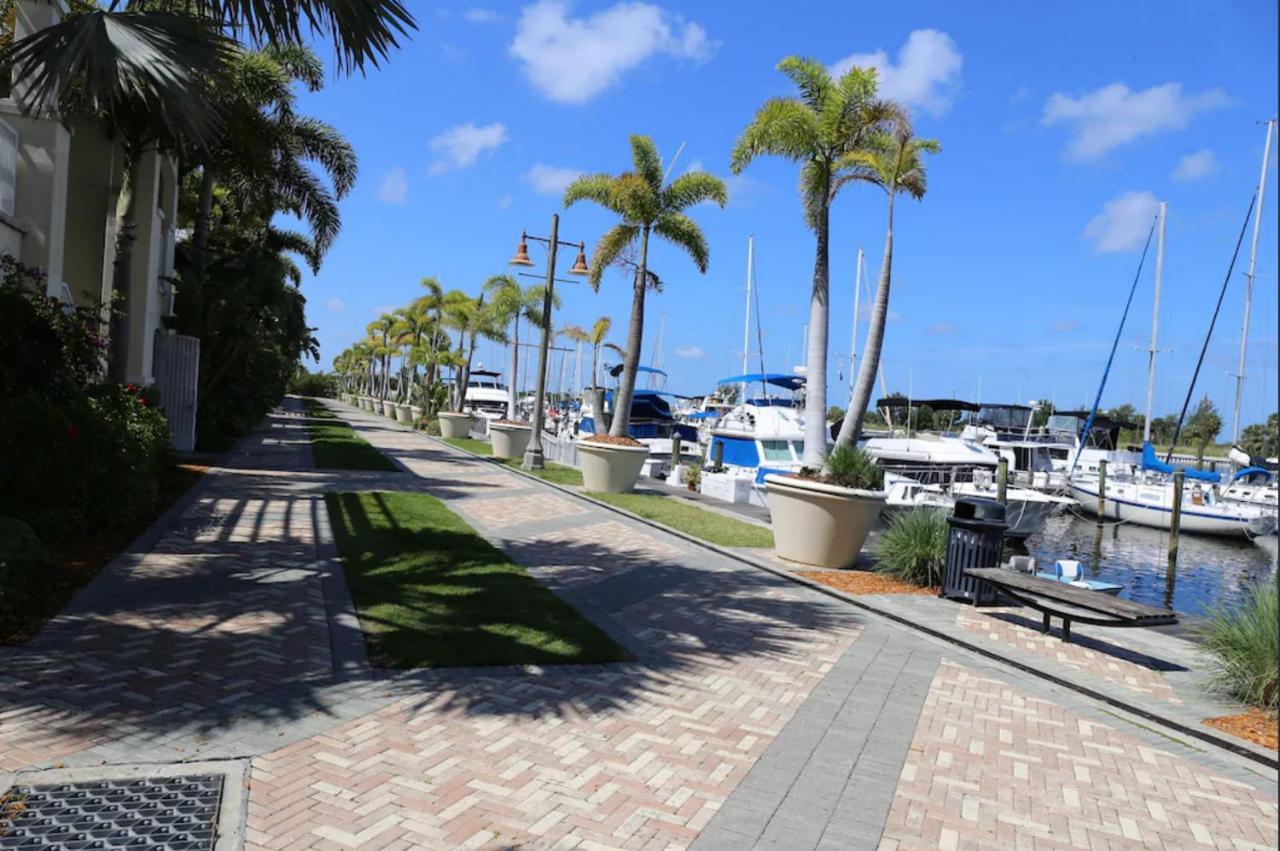 Beautiful New Luxury Townhome With Private Beach And Swimming Pools Ruskin Exterior foto