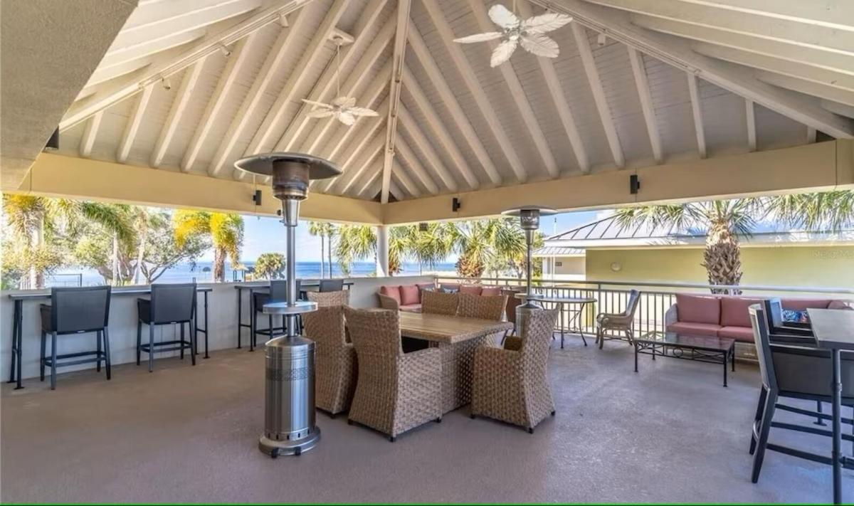 Beautiful New Luxury Townhome With Private Beach And Swimming Pools Ruskin Exterior foto